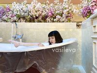 트위터 팔로어 30명을 보유한 인터넷 연예인 암캐 [바실레바의 일기 Vasileva1122]가 복지 개인 사진 촬영에 등장했습니다. 암캐는 소변을 마시고 두 번 성관계를 갖도록 훈련 받았습니다.