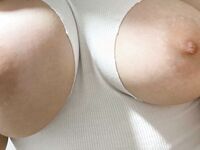 可鹽可甜推特巨乳肥臀清純博主【kimheezk】訂閱視圖，露出紫薇啪啪調教，超級人形小母狗