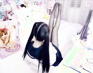 清纯反差小母狗Twitter萝莉『蔡小熊』福利，可爱乖巧的小妹妹怎么能这么烧呢？一线天白虎嫩穴自己插出白浆