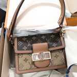 推特淫乱中产夫妇【Mr.4K】女主身材极品，喜欢瑜伽高尔夫，喜欢绿帽的刺激约众单男肏老婆