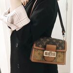 推特淫乱中产夫妇【Mr.4K】女主身材极品，喜欢瑜伽高尔夫，喜欢绿帽的刺激约众单男肏老婆