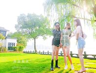 重磅佳作！人生赢家推特富豪大神【海盗船长】私拍第三弹，重金全包多位九头身极品外围女神淫乱大轰趴