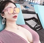 九頭身極品女神！推特天然巨乳網紅【晴紫】福利群不雅私拍，生孩子後奶水充足群內賣人奶