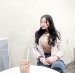 九頭身極品女神！推特天然巨乳網紅【晴紫】福利群不雅私拍，生孩子後奶水充足群內賣人奶