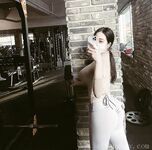 九頭身極品女神！推特天然巨乳網紅【晴紫】福利群不雅私拍，生孩子後奶水充足群內賣人奶