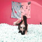 九頭身極品女神！推特天然巨乳網紅【晴紫】福利群不雅私拍，生孩子後奶水充足群內賣人奶