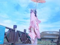 宅男女神福利！極品百變蘿莉型嫩妹反差婊【小余】COS甄姬-游園驚夢，多節大頭水晶棒紫薇慘叫