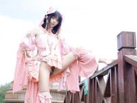 宅男女神福利！極品百變蘿莉型嫩妹反差婊【小余】COS甄姬-游園驚夢，多節大頭水晶棒紫薇慘叫