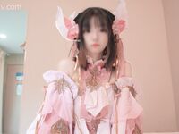 宅男女神福利！極品百變蘿莉型嫩妹反差婊【小余】COS甄姬-游園驚夢，多節大頭水晶棒紫薇慘叫