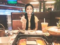 Dewi terkemuka yang kelihatan bintang "menarik telinganya" dipenuhi dengan ayam jantan besar seorang lelaki, yang dilincirkan dan basah, dan farajnya dilincirkan dan hangat daripada orang luar, dewi itu diam-diam seorang jalang yang perlu disetu