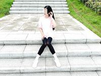 The master of incest in Haijiao Community [my sister who can squirt] cut off her sister’s beloved leggings, forced her to ejaculate during cooking, and recorded the entire process from the kitchen to the living room.