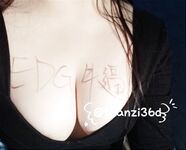 EDG奪冠巨乳美女胸部寫字慶祝