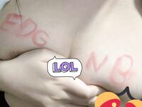 EDG奪冠巨乳美女胸部寫字慶祝