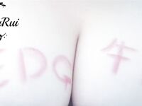 EDG奪冠巨乳美女胸部寫字慶祝