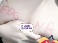 EDG奪冠巨乳美女胸部寫字慶祝
