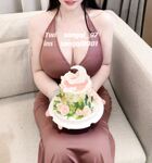 大きな胸と太いお尻のsongqi_97を後ろからプライベートショット