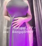 大きな胸と太いお尻のsongqi_97を後ろからプライベートショット