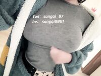 大きな胸と太いお尻のsongqi_97を後ろからプライベートショット