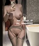 大きな胸と太いお尻のsongqi_97を後ろからプライベートショット