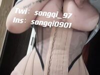 大きな胸と太いお尻のsongqi_97を後ろからプライベートショット
