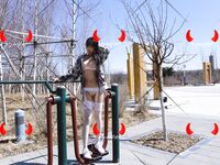 最新7月無水福利！推特優質情侶【mympet】女主身材一流，喜歡挑戰各種難度人前露出，聖水遛狗調教啪啪