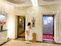 最新7月無水福利！推特優質情侶【mympet】女主身材一流，喜歡挑戰各種難度人前露出，聖水遛狗調教啪啪