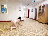 最新7月無水福利！推特優質情侶【mympet】女主身材一流，喜歡挑戰各種難度人前露出，聖水遛狗調教啪啪