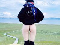 爆乳翘臀女神小可爱露出性爱野战啪啪