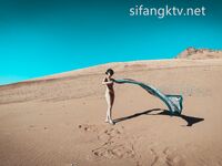 爆乳翘臀女神小可爱露出性爱野战啪啪