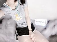 宅男女神福利！在校本科生推特S级完美身材福利姬【绮珂珂】不雅私拍，天然圆润巨乳紫薇潮吹喷水