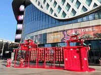 最新7月無水首發福利！推特極品OL風氣質御姐【Jeff_Jarvis】紫薇露出啪啪記錄，浴室貼門後入奶子都壓變形了