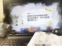 最新7月無水首發福利！推特極品OL風氣質御姐【Jeff_Jarvis】紫薇露出啪啪記錄，浴室貼門後入奶子都壓變形了