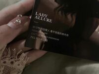 最新7月無水首發福利！推特極品OL風氣質御姐【Jeff_Jarvis】紫薇露出啪啪記錄，浴室貼門後入奶子都壓變形了