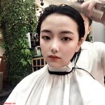 Seorang wanita muda yang cantik yang merupakan jurulatih kecergasan di Shanghai sanggup melakukan 3P cumshot muka dan oral seks dengan lelaki berkuasa untuk wang~menunjukkan kehidupannya yang berwarna-warni