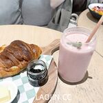 Pada tahun 2024, wanita cantik pendakap gigi Taiwan [RayRay Rui Rui] telah menghantar tweet satu manfaat, mendedahkan payudara besarnya di pasar raya, melakukan hubungan seks 3P serampang dua mata, jarang menunjukkan wajahnya