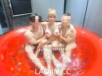 Pada tahun 2024, wanita cantik pendakap gigi Taiwan [RayRay Rui Rui] telah menghantar tweet satu manfaat, mendedahkan payudara besarnya di pasar raya, melakukan hubungan seks 3P serampang dua mata, jarang menunjukkan wajahnya