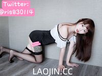 Pada tahun 2024, wanita cantik pendakap gigi Taiwan [RayRay Rui Rui] telah menghantar tweet satu manfaat, mendedahkan payudara besarnya di pasar raya, melakukan hubungan seks 3P serampang dua mata, jarang menunjukkan wajahnya