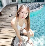 Pada tahun 2024, wanita cantik pendakap gigi Taiwan [RayRay Rui Rui] telah menghantar tweet satu manfaat, mendedahkan payudara besarnya di pasar raya, melakukan hubungan seks 3P serampang dua mata, jarang menunjukkan wajahnya