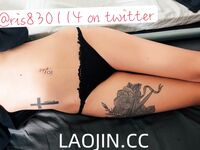 Pada tahun 2024, wanita cantik pendakap gigi Taiwan [RayRay Rui Rui] telah menghantar tweet satu manfaat, mendedahkan payudara besarnya di pasar raya, melakukan hubungan seks 3P serampang dua mata, jarang menunjukkan wajahnya