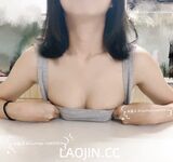 Pada tahun 2024, wanita cantik pendakap gigi Taiwan [RayRay Rui Rui] telah menghantar tweet satu manfaat, mendedahkan payudara besarnya di pasar raya, melakukan hubungan seks 3P serampang dua mata, jarang menunjukkan wajahnya