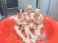 Pada tahun 2024, wanita cantik pendakap gigi Taiwan [RayRay Rui Rui] telah menghantar tweet satu manfaat, mendedahkan payudara besarnya di pasar raya, melakukan hubungan seks 3P serampang dua mata, jarang menunjukkan wajahnya