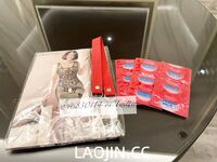 Pada tahun 2024, wanita cantik pendakap gigi Taiwan [RayRay Rui Rui] telah menghantar tweet satu manfaat, mendedahkan payudara besarnya di pasar raya, melakukan hubungan seks 3P serampang dua mata, jarang menunjukkan wajahnya