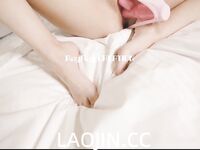 Pada tahun 2024, wanita cantik pendakap gigi Taiwan [RayRay Rui Rui] telah menghantar tweet satu manfaat, mendedahkan payudara besarnya di pasar raya, melakukan hubungan seks 3P serampang dua mata, jarang menunjukkan wajahnya