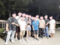 Pada tahun 2024, wanita cantik pendakap gigi Taiwan [RayRay Rui Rui] telah menghantar tweet satu manfaat, mendedahkan payudara besarnya di pasar raya, melakukan hubungan seks 3P serampang dua mata, jarang menunjukkan wajahnya