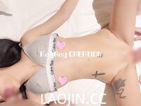 Pada tahun 2024, wanita cantik pendakap gigi Taiwan [RayRay Rui Rui] telah menghantar tweet satu manfaat, mendedahkan payudara besarnya di pasar raya, melakukan hubungan seks 3P serampang dua mata, jarang menunjukkan wajahnya