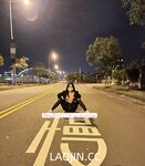 Pada tahun 2024, wanita cantik pendakap gigi Taiwan [RayRay Rui Rui] telah menghantar tweet satu manfaat, mendedahkan payudara besarnya di pasar raya, melakukan hubungan seks 3P serampang dua mata, jarang menunjukkan wajahnya