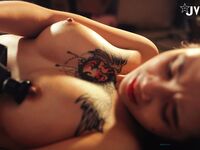 【極美女神❤️限定隱藏版】紋身豪乳『孟若羽』哀叫劇情新作《極樂按摩濕》屁眼不可以掰開 但是好舒服啊 三點全露