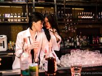 말레이시아의 슈퍼 인기 인터넷 연예인 e 스포츠 여신 "mspuiyi"OF는 얼굴과 폭발적인 몸매와 음란 한 릴리가 누워있는 모델로 대규모 개인 사진 촬영을했습니다.