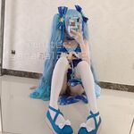 귀여운 인간형 암캐 "나 하나야, 하하" 그녀의 작은 보지가 또 아빠의 정액으로 가득 차 있어요 ~ 매우 대조되는 소녀.