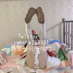 귀여운 인간형 암캐 "나 하나야, 하하" 그녀의 작은 보지가 또 아빠의 정액으로 가득 차 있어요 ~ 매우 대조되는 소녀.